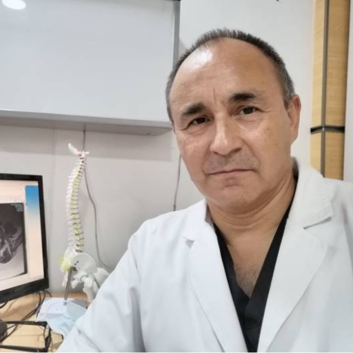 Consulta con el Dr. Rodrigo González, especialista en traumatología y ortopedia. Agenda tu atención para diagnósticos y tratamientos efectivos.